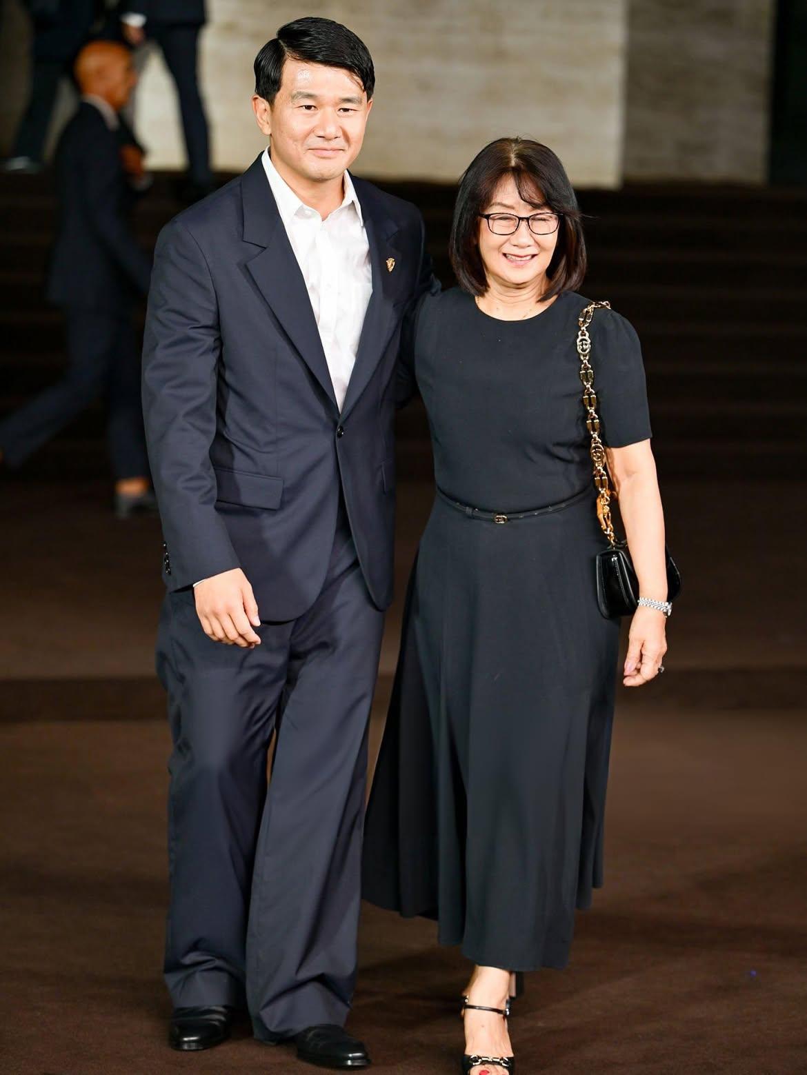happy-mothers-day-mom-thank-you-at-gucci-for-letting-me-take-her-to-at-milanfashionweek.jpg