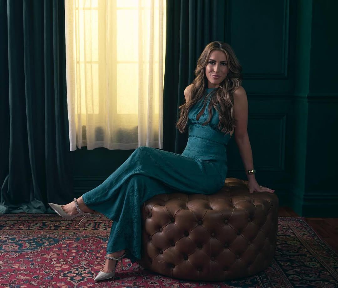 were-back-america-at-alyssafarah-is-ready-to-hit-the-hottopics-table-tuesday.jpg